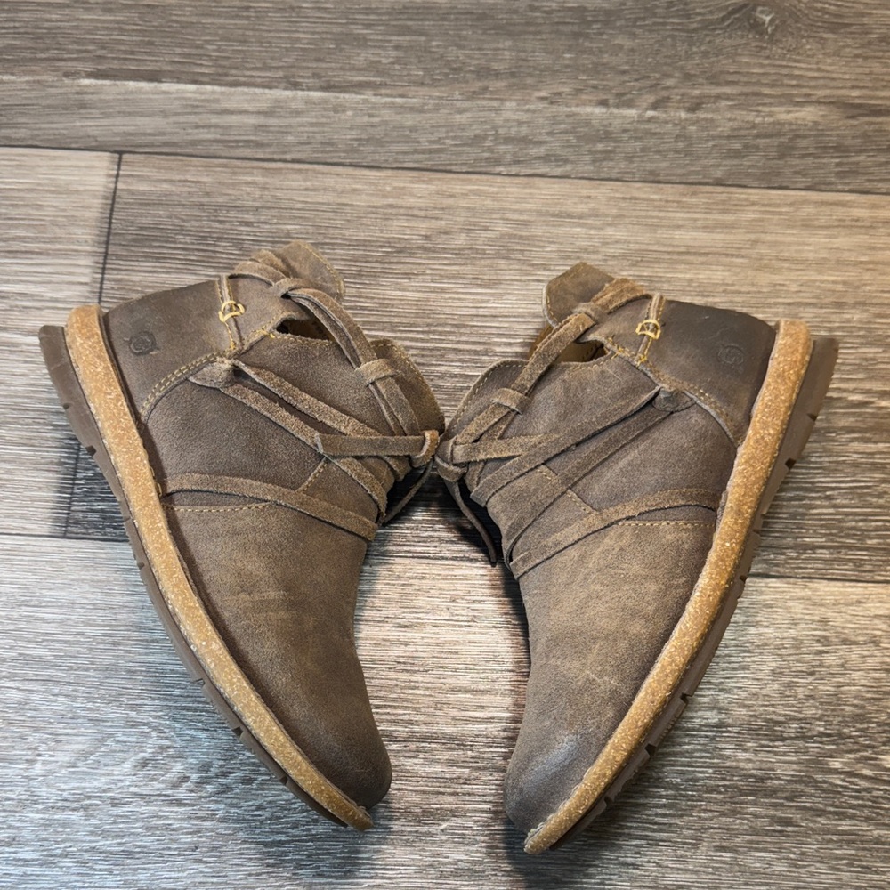 Born Brown Ankle Boots woman’s size 6.5 (j185)